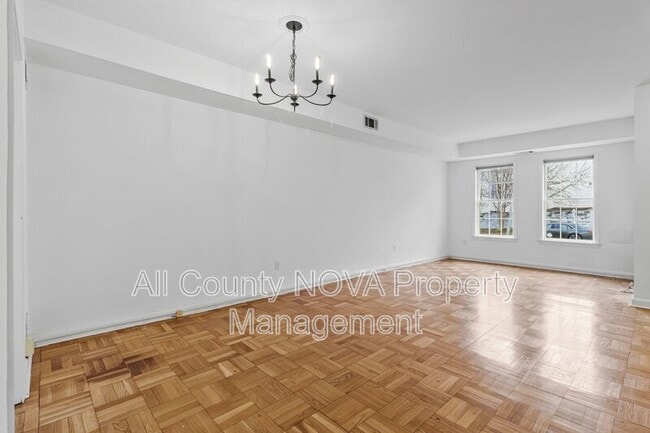 Building Photo - 123 E St SE