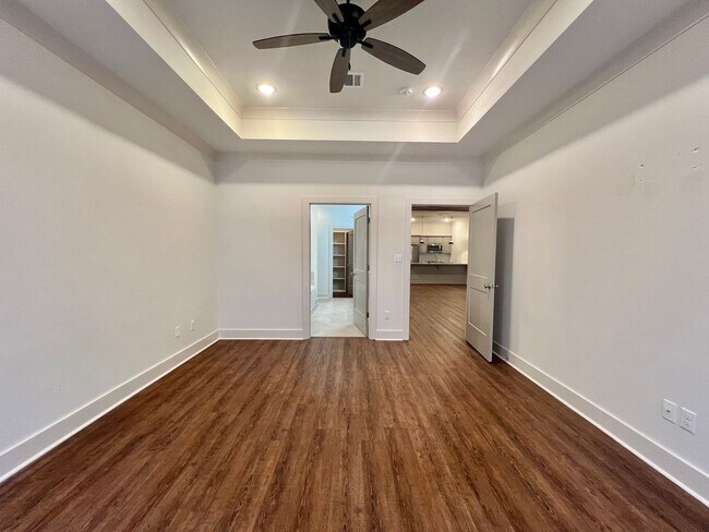 Building Photo - Spacious Two Bedroom Townhouse off Jefferson Hwy