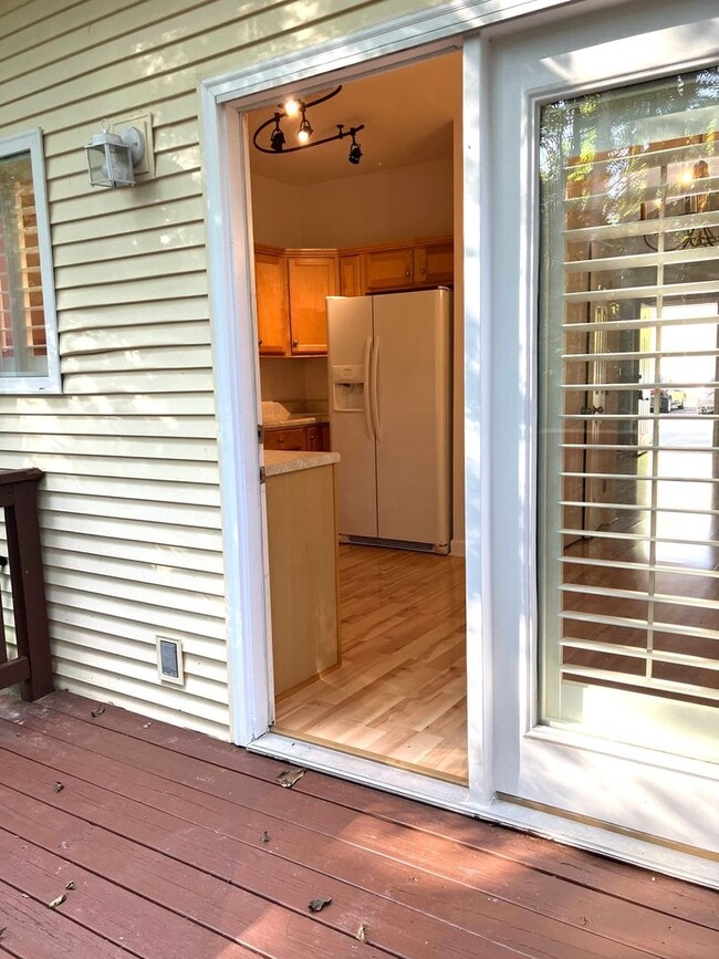 Building Photo - Holiday PRICE DROP! Corner lot townhome near Percy Priest Lake