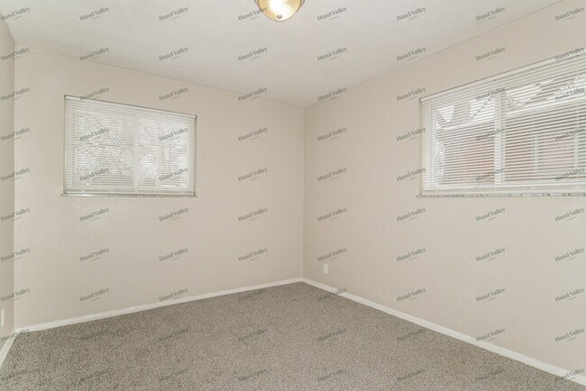 Building Photo - 1223 Lakeview Ave