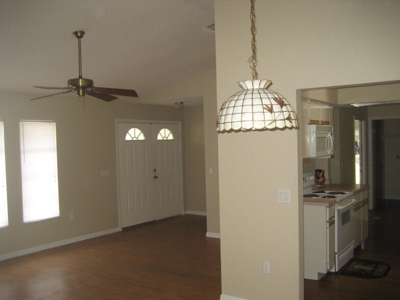 Building Photo - 13231 Windcrest Dr