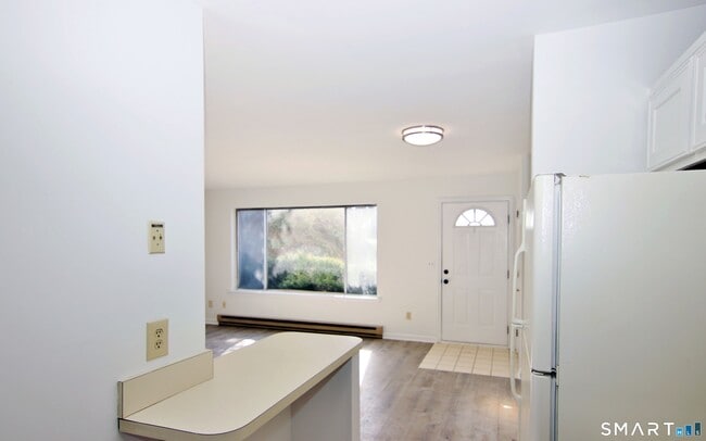 Building Photo - 15 Bungalow Park