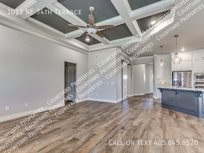 Building Photo - 1013 NE 34th Terr