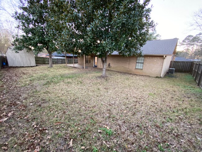 Building Photo - 3320 Lockhaven Dr