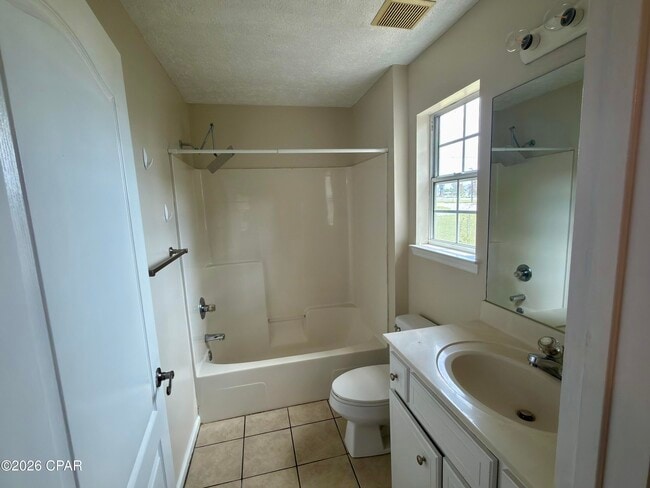 Building Photo - 425 Dolphin Dr