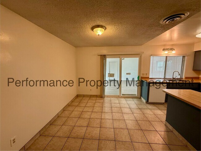 Building Photo - Charming 3 Bed/2 Bath SW Bakersfield Home w/ RBP & $0 Deposit Option