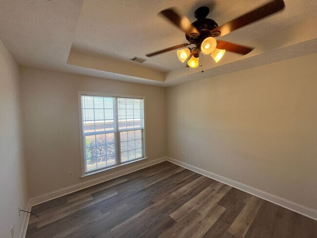 Building Photo - Discover the Perfect Blend of Comfort and Convenience