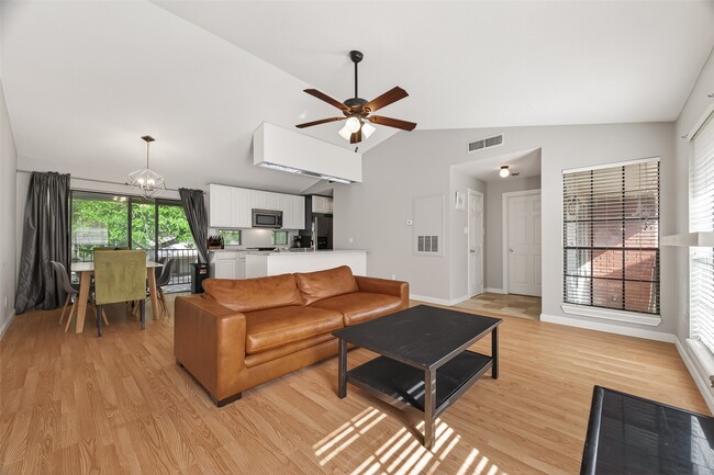 Building Photo - 2211 S Kirkwood Rd