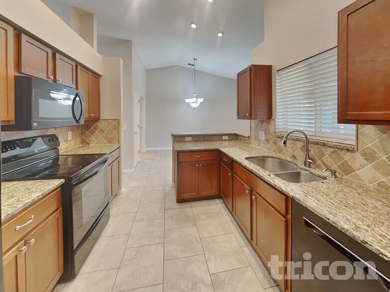 Building Photo - 10752 Carloway Hills Dr