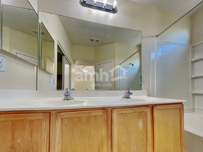 Building Photo - 6345 Hamilton Grove Ave