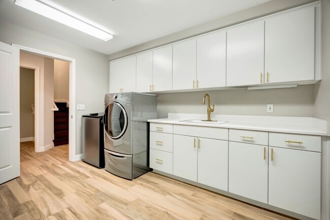 Building Photo - 6463 Zuma View Pl