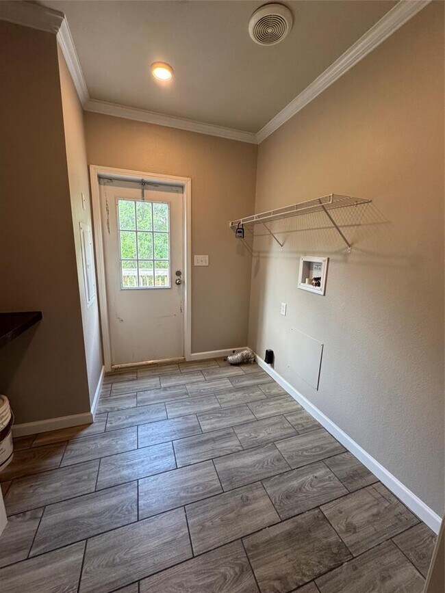 Building Photo - 685 Eileens Way