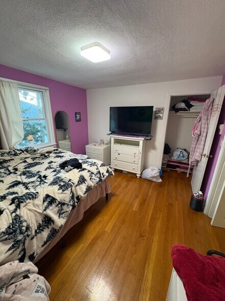 Building Photo - 92 Sylvia St