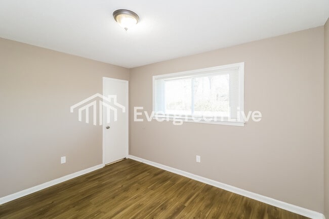 Building Photo - 3196 Southbridge St