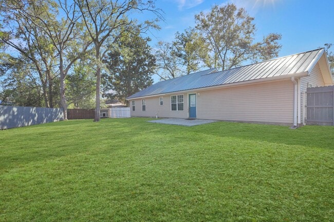 Building Photo - 712 S 6th St