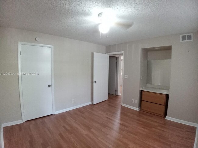 Building Photo - 9999 Summerbreeze Dr