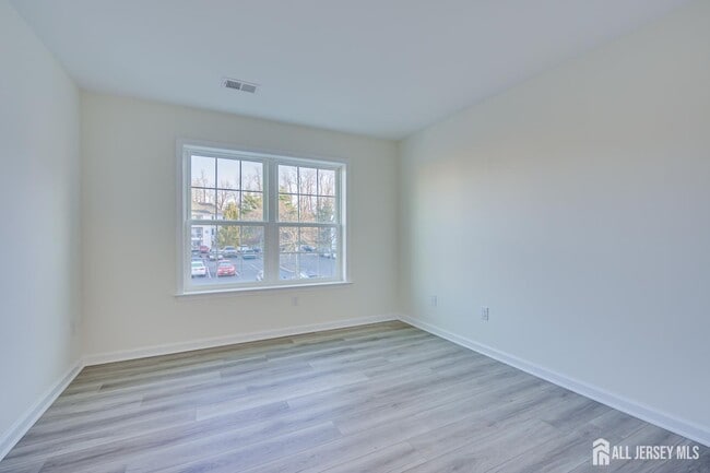 Building Photo - 1223 Waterford Dr