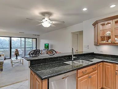 Building Photo - "Charming 2-Bed, 2-Bath Retreat in the Heart of Hinsdale – Spacious 2071 Sq Ft Haven!"