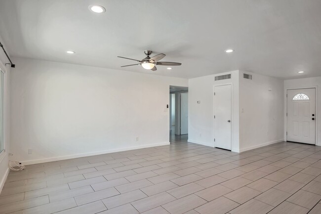 Building Photo - 5 Bedroom, 3 Bath, Pool, Remodeled