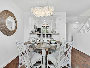 Building Photo - 8696 Villa La Jolla Dr