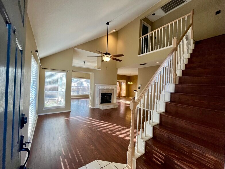 Building Photo - 5810 Spring Sq