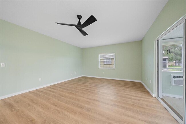 Building Photo - 5865 Tidewood Ave