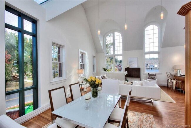 Building Photo - 5 Church Ln