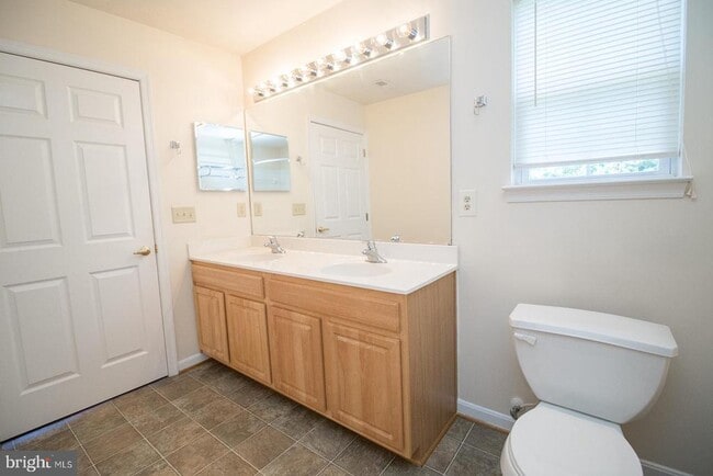 Building Photo - 45522 Westmeath Way