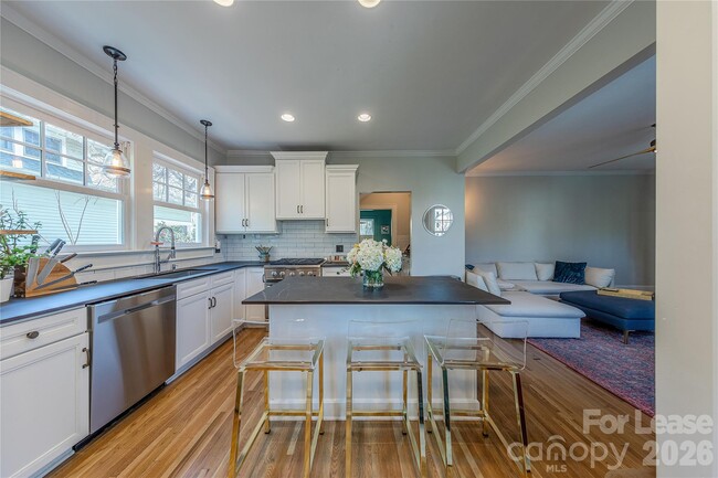 Building Photo - 2101 Dartmouth Pl