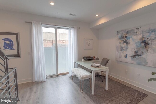 Building Photo - 105 Olive St