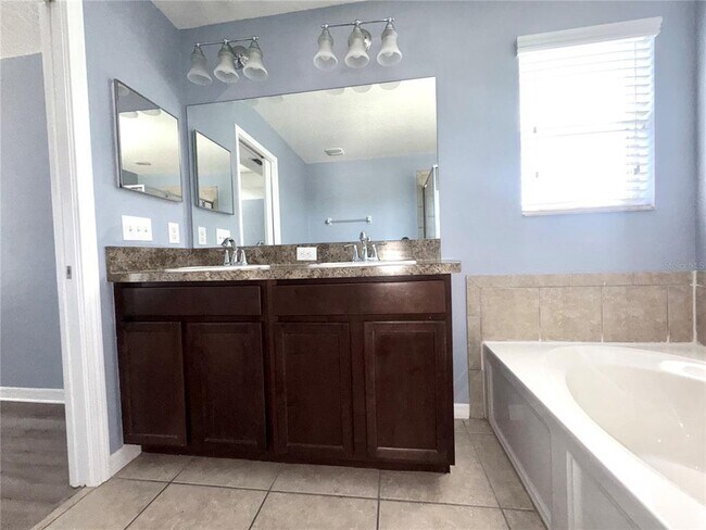 Building Photo - 2120 Song Sparrow Ct