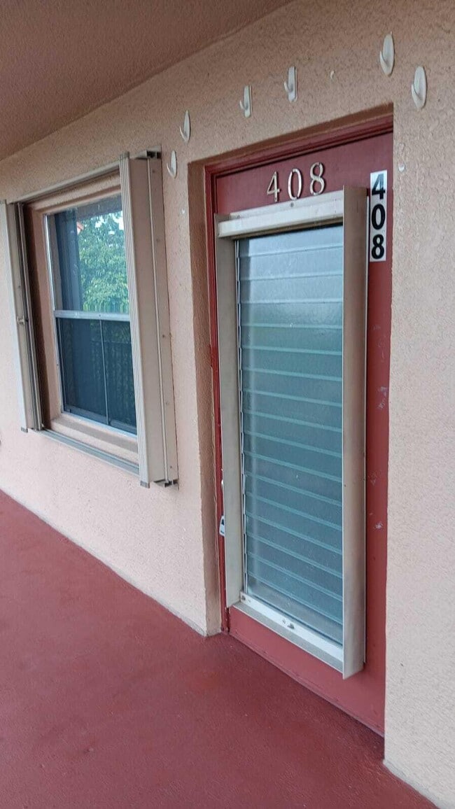 Building Photo - 370 NW 76th Ave