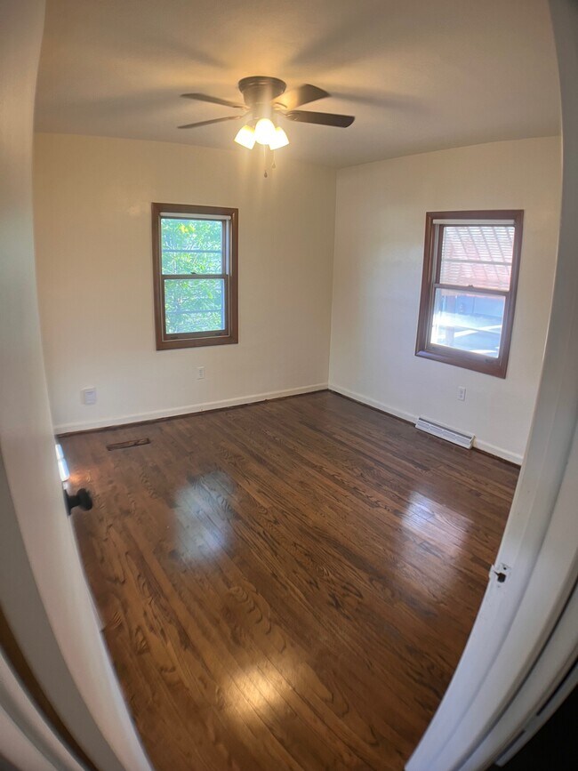 Building Photo - 6 Riverview Ln