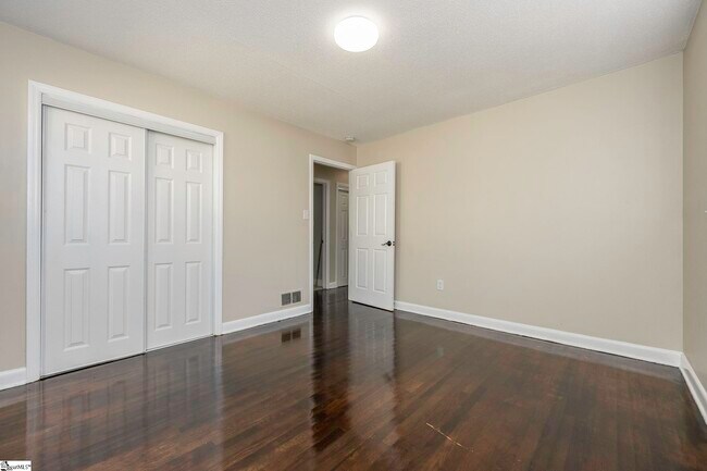 Building Photo - 142 Westover Dr