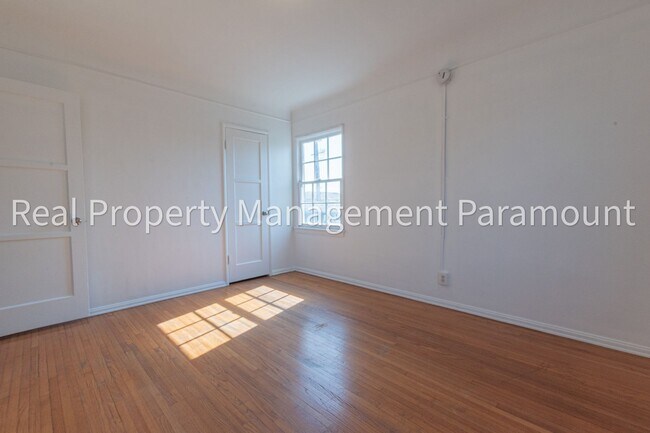 Building Photo - 5823 Saturn St