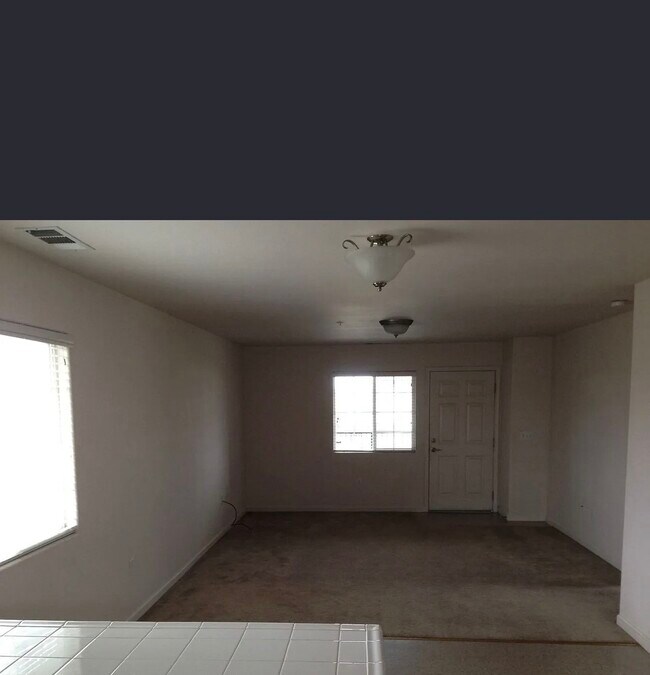 Building Photo - Lark  4 Plex