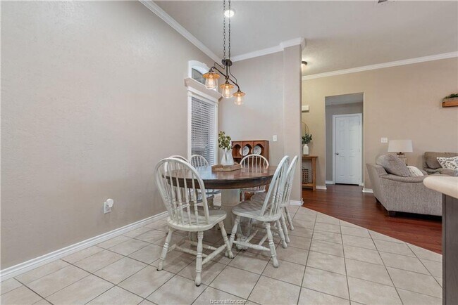 Building Photo - Beautiful 3 Bed, 2 Bath in Castlegate