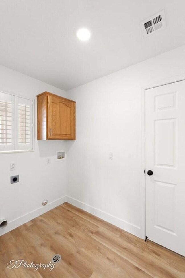 Building Photo - 1673 Warm River Dr
