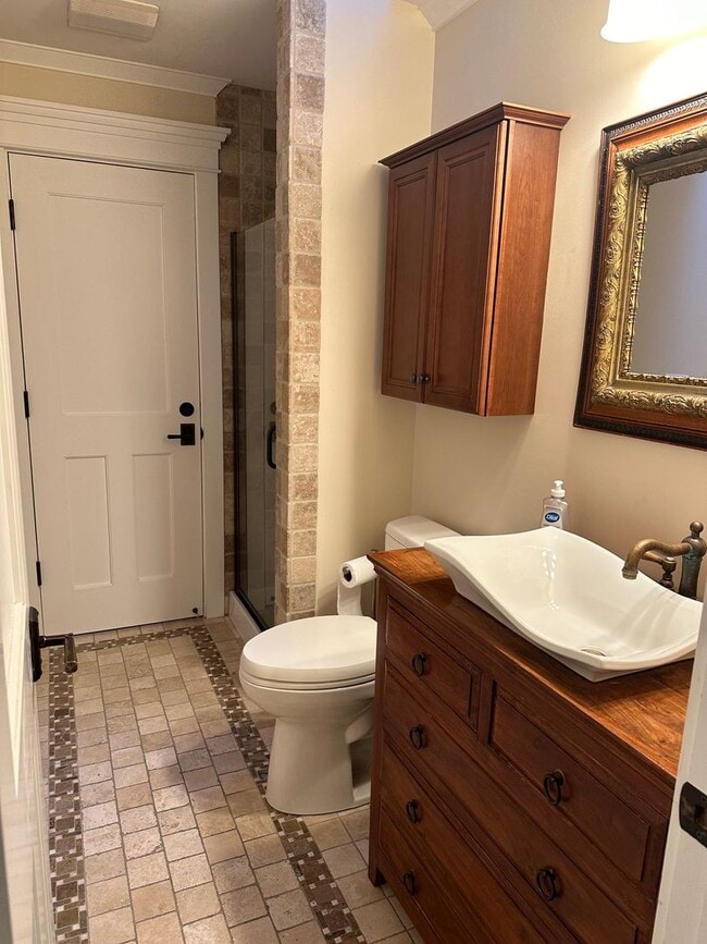 Building Photo - Buena Vista Rancher 4 bed /3 bath - Excell...