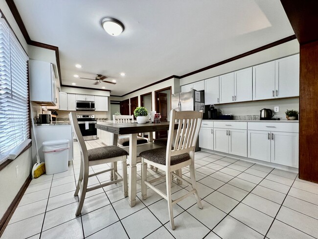 Building Photo - 7033 Willowood Dr
