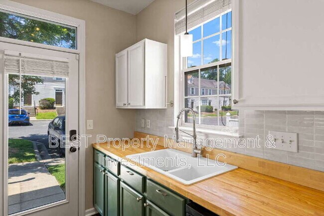 Building Photo - 8130 Kings Creek Dr