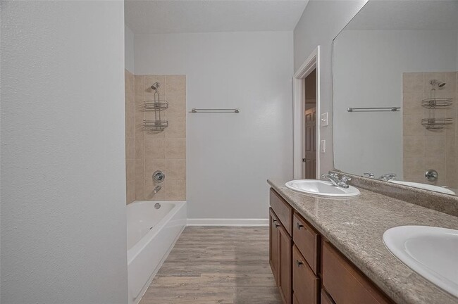 Building Photo - 5009 Willow Point Dr