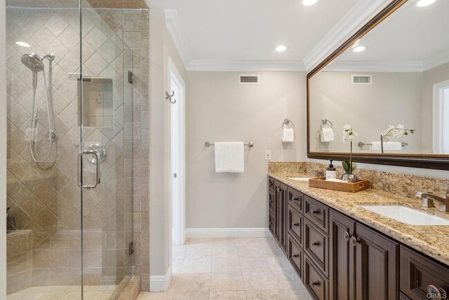 Building Photo - 6908 Country Club Dr