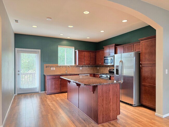 Primary Photo - 4 Bedroom Home with Lake Views - Pet Frien...