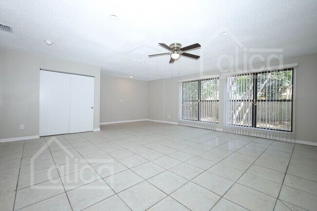 Building Photo - 4006 Luan Dr