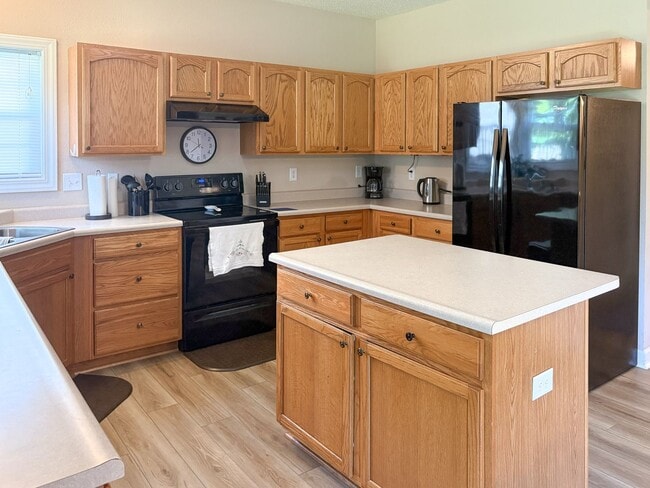 Building Photo - 3533 S Glasgow Cir
