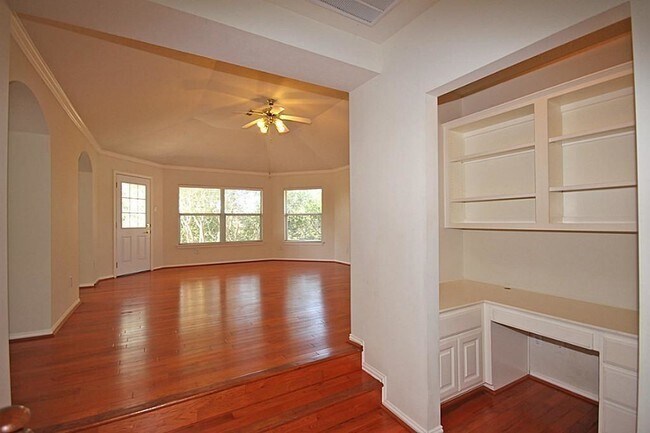 Building Photo - 3018 Ravensport Dr