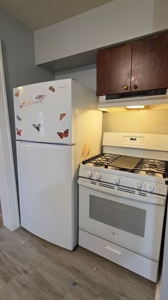 Building Photo - 7542 Meadow Ave