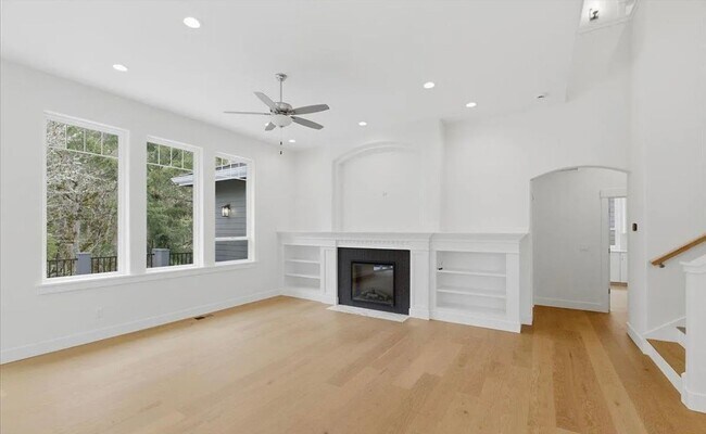 Building Photo - Spacious Custom Built Home in NW Corvallis