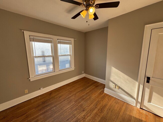 Building Photo - 2121 Wyandotte Ave